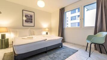Desk, iron/ironing board, WiFi, bed sheets