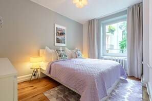Desk, iron/ironing board, travel crib, WiFi - Family Suite · Familienwohnung mit Rutsche (Zürich)