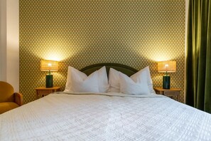 Unclassified image, 4 of 37, button - Retro Suite · 2 King Betten + Schlafsofa – zentral (Zürich)