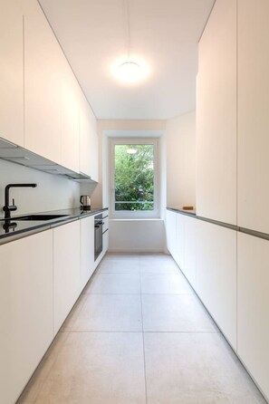 Fridge, microwave, oven, stovetop - Retro Suite · 2 King Betten + Schlafsofa – zentral (Zürich)