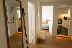 Interior - Chalet Suite · 3 BR Home bei ETH & Uni (Zürich)