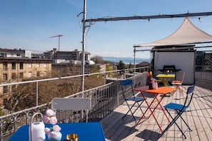 Outdoor dining - Chalet Suite · 3 BR Home bei ETH & Uni (Zürich)