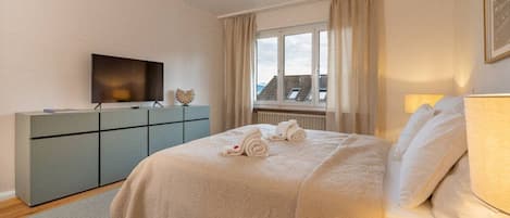 Desk, iron/ironing board, travel cot, WiFi