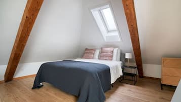 Desk, iron/ironing board, travel cot, WiFi