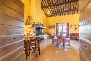 Interior - Tenuta Serpepe - Papavero (Viterbo)