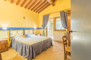 Fer et planche à repasser, Wi-Fi gratuit, draps fournis