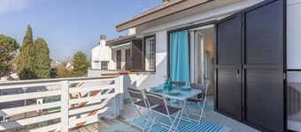 GuestHost - Cozy 42 square meters apartment, perfect for two people, located on the first floor of a renovated building with a private entrance (no elevator).The property is located within a residence offering a seasonal swimming pool and a children's po