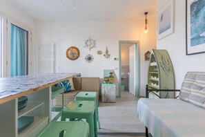 2 chambres, fer et planche Ă repasser