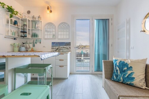 GuestHost - Cozy 42 square meters apartment, perfect for two people, located on the first floor of a renovated building with a private entrance (no elevator).The property is located within a residence offering a seasonal swimming pool and a children's po