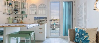 GuestHost - Cozy 42 square meters apartment, perfect for two people, located on the first floor of a renovated building with a private entrance (no elevator).The property is located within a residence offering a seasonal swimming pool and a children's po