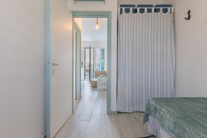 2 chambres, fer et planche à repasser