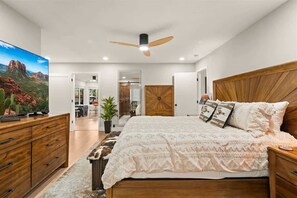 2 bedrooms, desk, iron/ironing board, travel cot - Gorgeous Designer Home, Sedona Red Rock Basin Views, Outdoor Living Entertainment Patio w/ Firepit & BBQ! The Den - S079 (Sedona)