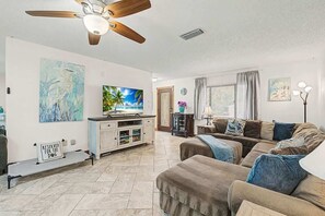 Smart TV, offices - Aqua Queen | Pool 3BR (St. Augustine)
