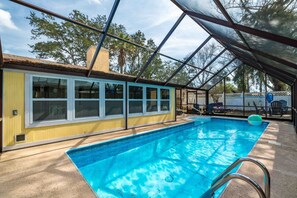 Unclassified image, 3 of 46, button - Aqua Queen | Pool 3BR (St. Augustine)