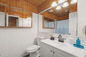 Shower, hair dryer, shampoo - Aqua Queen | Pool 3BR (St. Augustine)