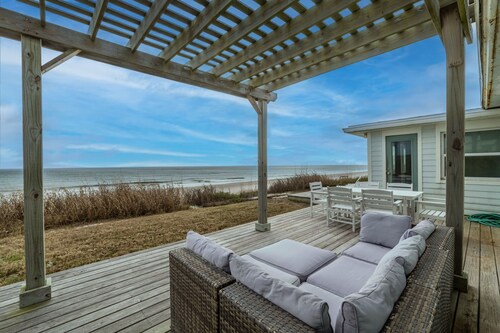 True oceanfront ranch home with direct beach access in Ponte Vedra