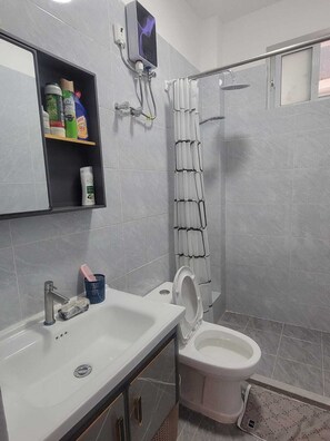 Bathroom - Haven Place 254-Modern 1 Bedroom Apartment in Nairobi near JKIA Airport & SGR (Pridelands)