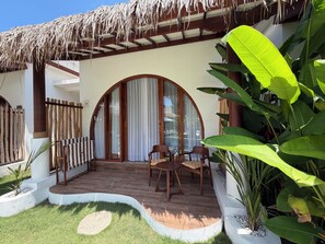 Family Studio, 1 Katil Raja (King), Pool View | Teres/patio