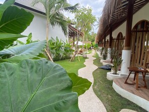Quarto solteiro conforto, vista para o jardim