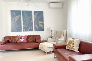 Living area - SE216 – Senigallia, spacious and bright four-room apartment 50 meters from the beach (Senigallia)