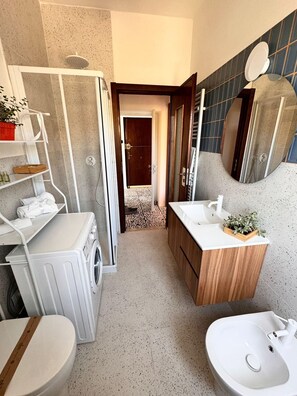 Hair dryer, towels - Two Bedroom Apartment with Balcony (Bordighera)
