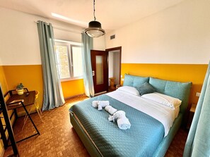 2 bedrooms, WiFi, bed sheets - Two Bedroom Apartment with Balcony (Bordighera)