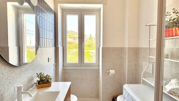 Dusche, Haartrockner, Bidet, Handtücher