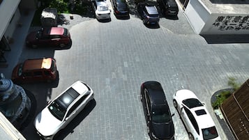 Wheelchair-accessible van parking