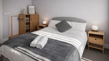 2 bedrooms, iron/ironing board, Internet, bed sheets