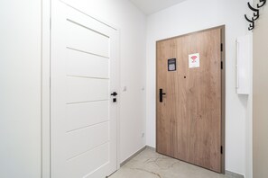 Apartment, Balcony | Living area | Smart TV - RentPlanet - Apartament Przemysłowa (Katowice)