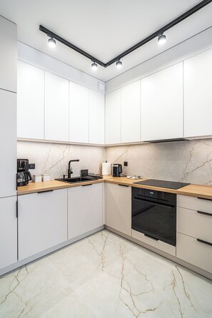 Apartment, Balcony | Private kitchenette | Coffee/tea maker, electric kettle - RentPlanet - Apartament Przemysłowa (Katowice)