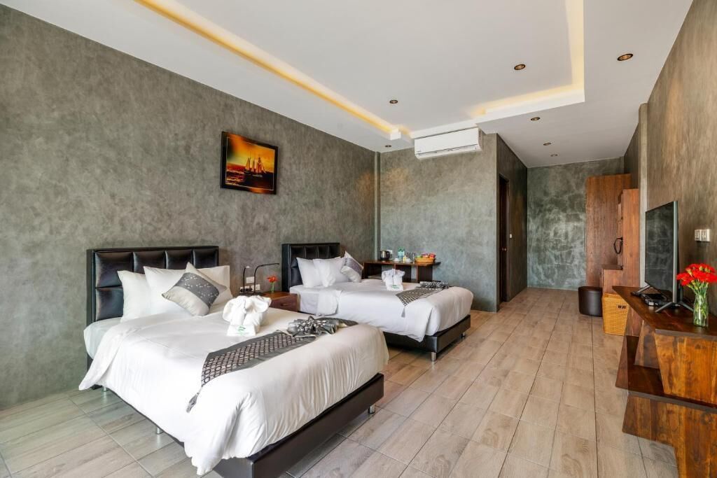 Town House Twin Pool View