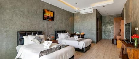 Town House Twin Pool View