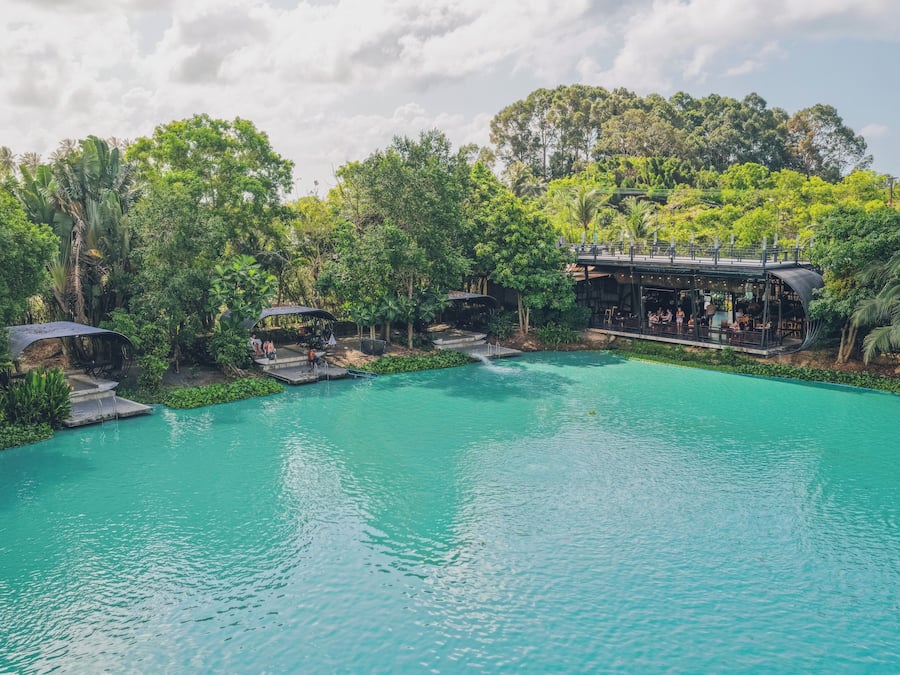 Pemandangan danau