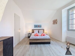 Unclassified image, 5 of 34, button - L’Écume Pyrénéenne, Ambiance Océan près de Lourdes (Coarraze)