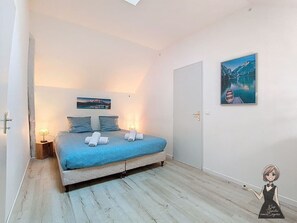 Unclassified image, 3 of 34, button - L’Écume Pyrénéenne, Ambiance Océan près de Lourdes (Coarraze)