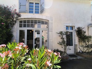 Exterior detail - L’Écume Pyrénéenne, Ambiance Océan près de Lourdes (Coarraze)