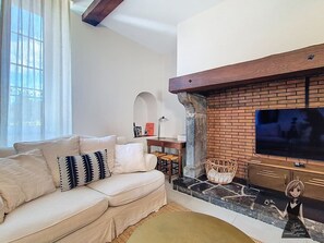 Télévision, chaîne hi-fi