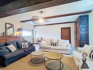 Télévision, chaîne hi-fi