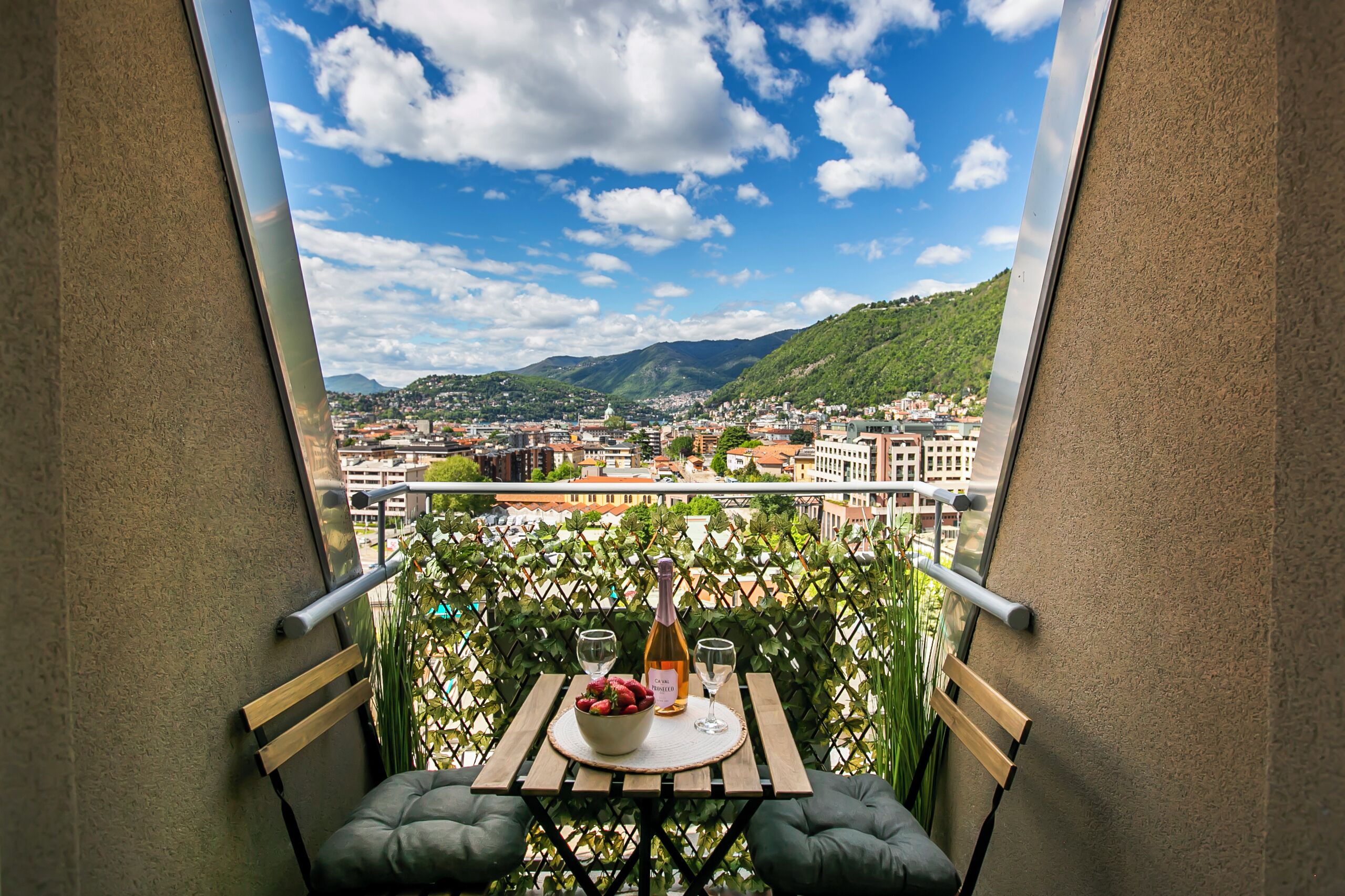 Studio Deluxe, vue sur la ville | Restauration en plein air