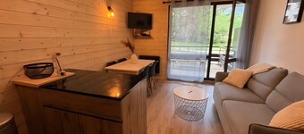Studio « Cabine Rénové » : Vue Montagne, Terrasse Privée et Wi-Fi