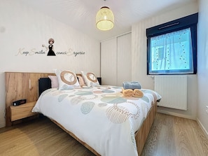 Bügeleisen/Bügelbrett, Reisekinderbett, WLAN, Bettwäsche
