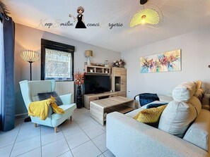 TV, stereo - Spacieux T4 avec Terrasses à 5 minutes de Pau (Lons)