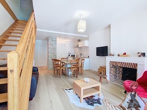 TV - Duplex moderne pour 7 personnes avec vue montagne (Cauterets)