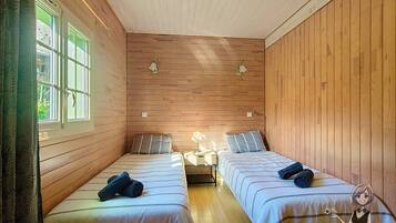2 Schlafzimmer, Reisekinderbett, Bettwäsche