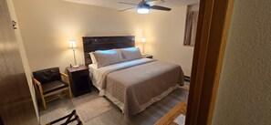 2 bedrooms, iron/ironing board, travel cot, free WiFi - Minutes to Yellowstone ~ Enjoyable 2-bedroom in Gardiner (Gardiner)