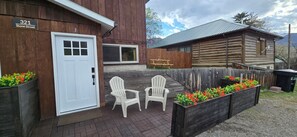 Terrace/patio - Minutes to Yellowstone ~ Enjoyable 2-bedroom in Gardiner (Gardiner)