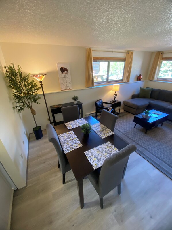 Interior - Minutes to Yellowstone ~ Enjoyable 2-bedroom in Gardiner (Gardiner)