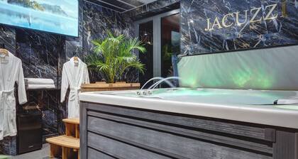Private Luxury Spa Suite: Sauna, Jacuzzi, Ice Bath