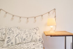 1 bedroom, WiFi, bed sheets - 'La Stanza di Campagna' with Shared Garden and Wi-Fi (Campiglia Marittima)
